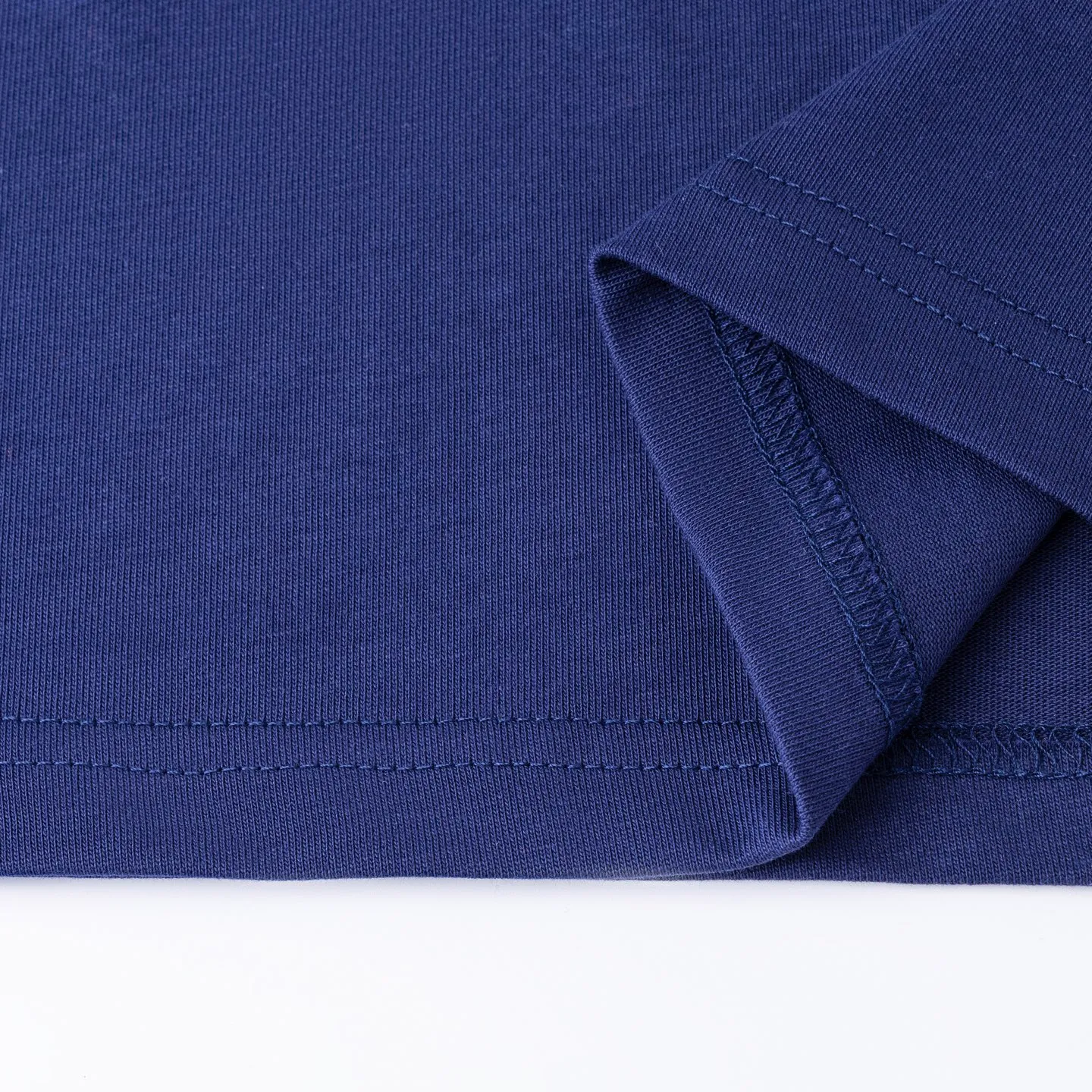 P126 Style number: 510 Ralph Lauren/Ralph Lauren 25ss new style pockets with pony embroidery on the hem, round neck short sleeves. The main logo on the neck has a QR code that can be scanned for verification. The detailed bear logo embroidery is all high-density and all made with imported Tajima machines, which distinguishes low-quality products on the market. 32 counts, 240g hydrophilic toner, 100% cotton fabric, comfortable and soft, highly breathable, focusing on high-end cost-effectiveness, needless to say good quality. Available in a variety of colors, both boys and girls can try this genderless style, giving them a yuppie tone in no time. Immerse yourself in your leisurely style, and have your own style in retro. Natural, vivid, and very French romantic feelings perfectly integrate the youthful atmosphere with the trend. The clever embellishment of the classic pony logo embroidery carries all the eye-catching points. Color: black, white, navy blue, orange Size: S-xL S Shoulder width 44 Bust 100 Sleeve length 22 Clothing length 68 M Shoulder width 46 Bust 104 Sleeve length 23 Clothing length 70 L Shoulder width 63 Bust 108 Sleeve length 24 Clothing length 72 xL Shoulder width 50 Bust 112 Sleeve length 25 Clothing length 74